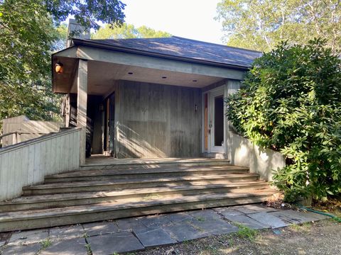 16 Karin Drive East Hampton NY 11937