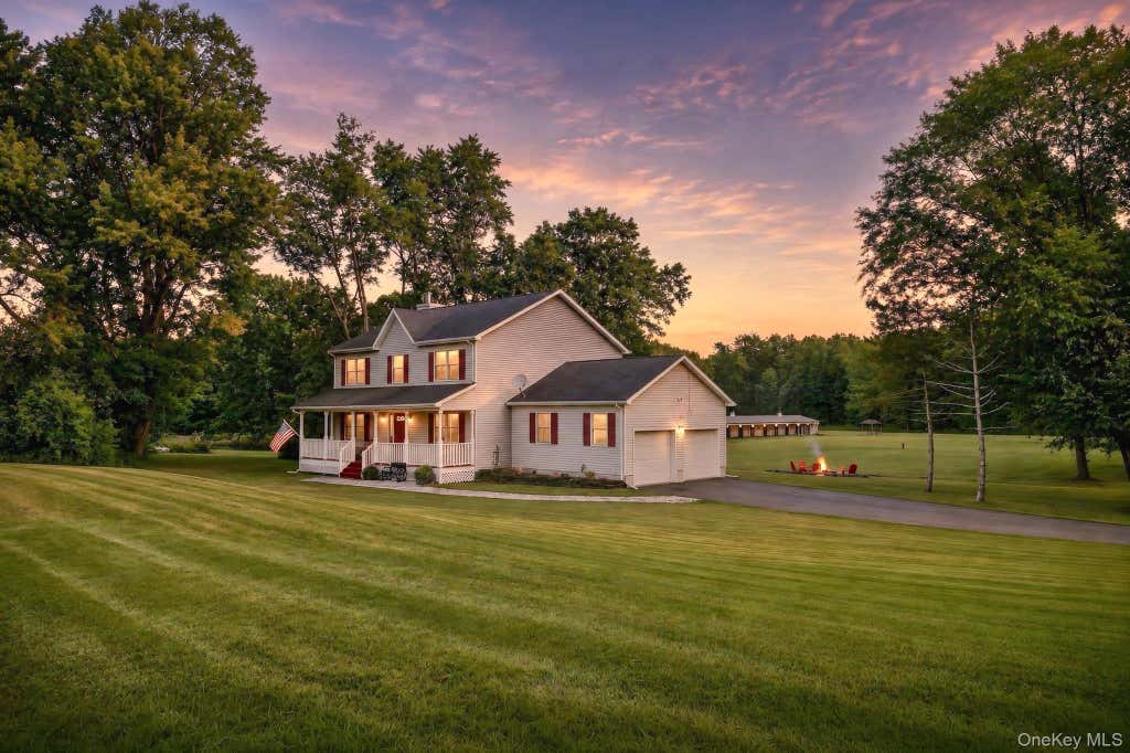 Photo of 1 Sean Court, Rock Tavern, NY 12575 (MLS # 1043349)