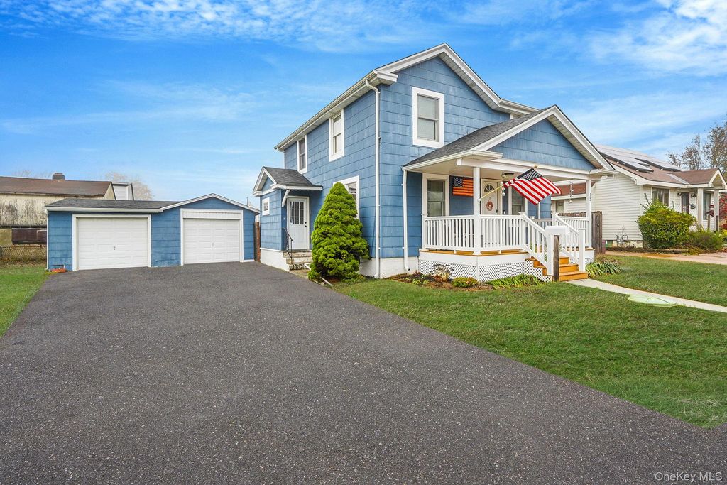Photo of 15 Cedar Grove Court, Patchogue, NY 11772 (MLS # 939285)