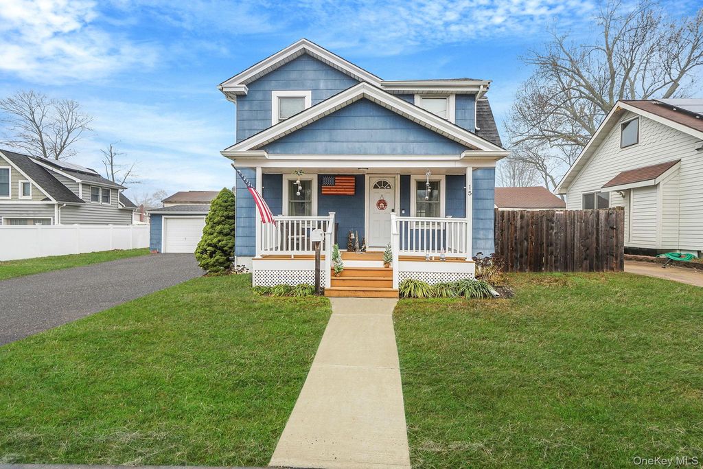 Photo of 15 Cedar Grove Court, Patchogue, NY 11772 (MLS # 939285)