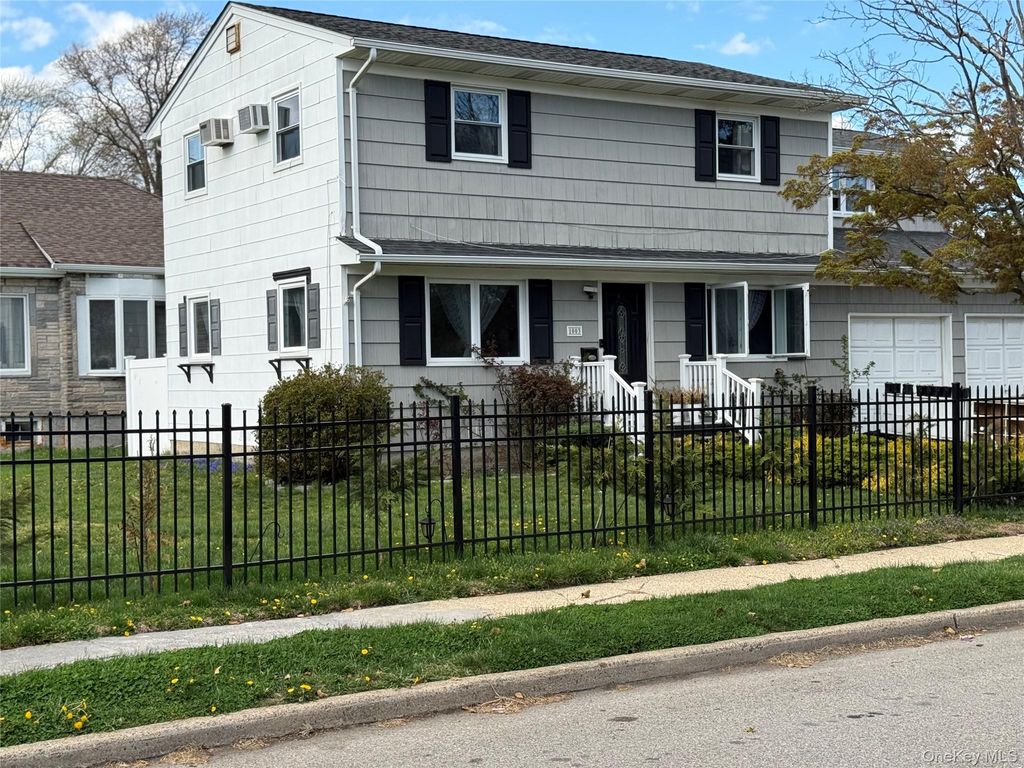 Photo of 1003 Washington Street, Baldwin Harbor, NY 11510 (MLS # 856876)