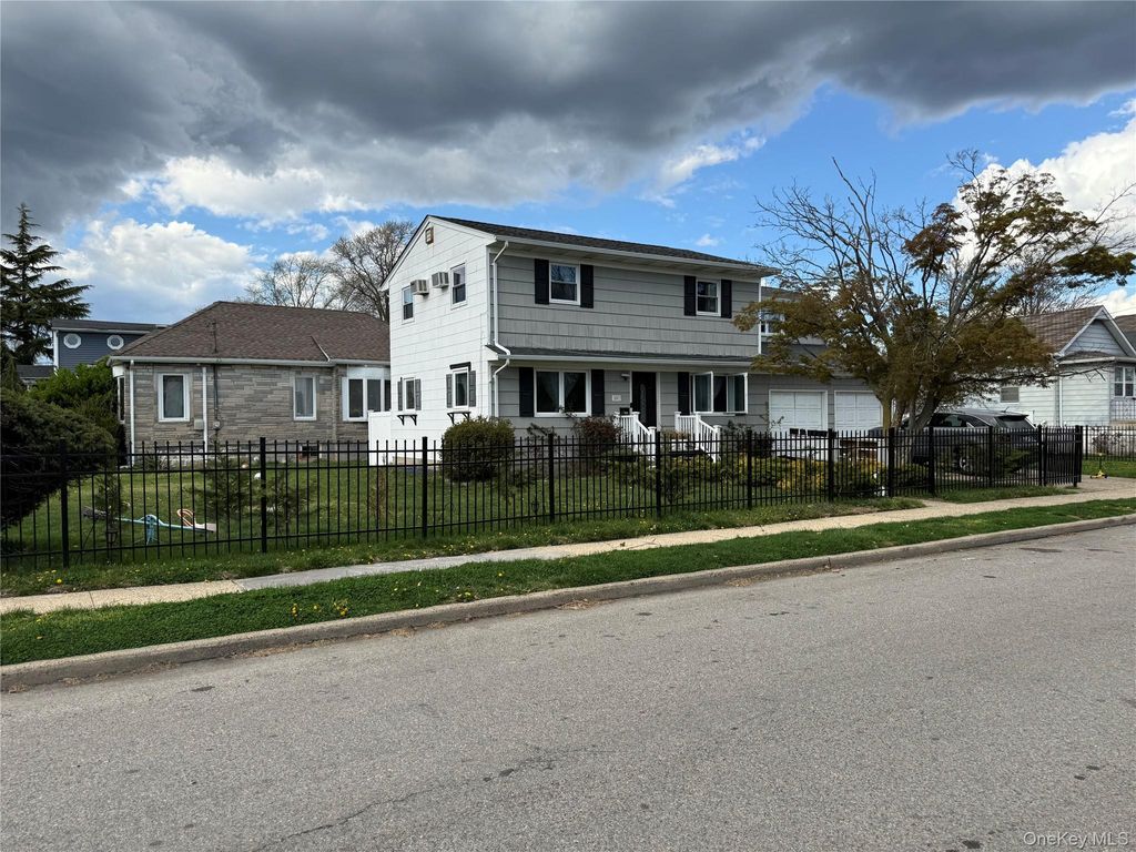 Photo of 1003 Washington Street, Baldwin Harbor, NY 11510 (MLS # 856876)