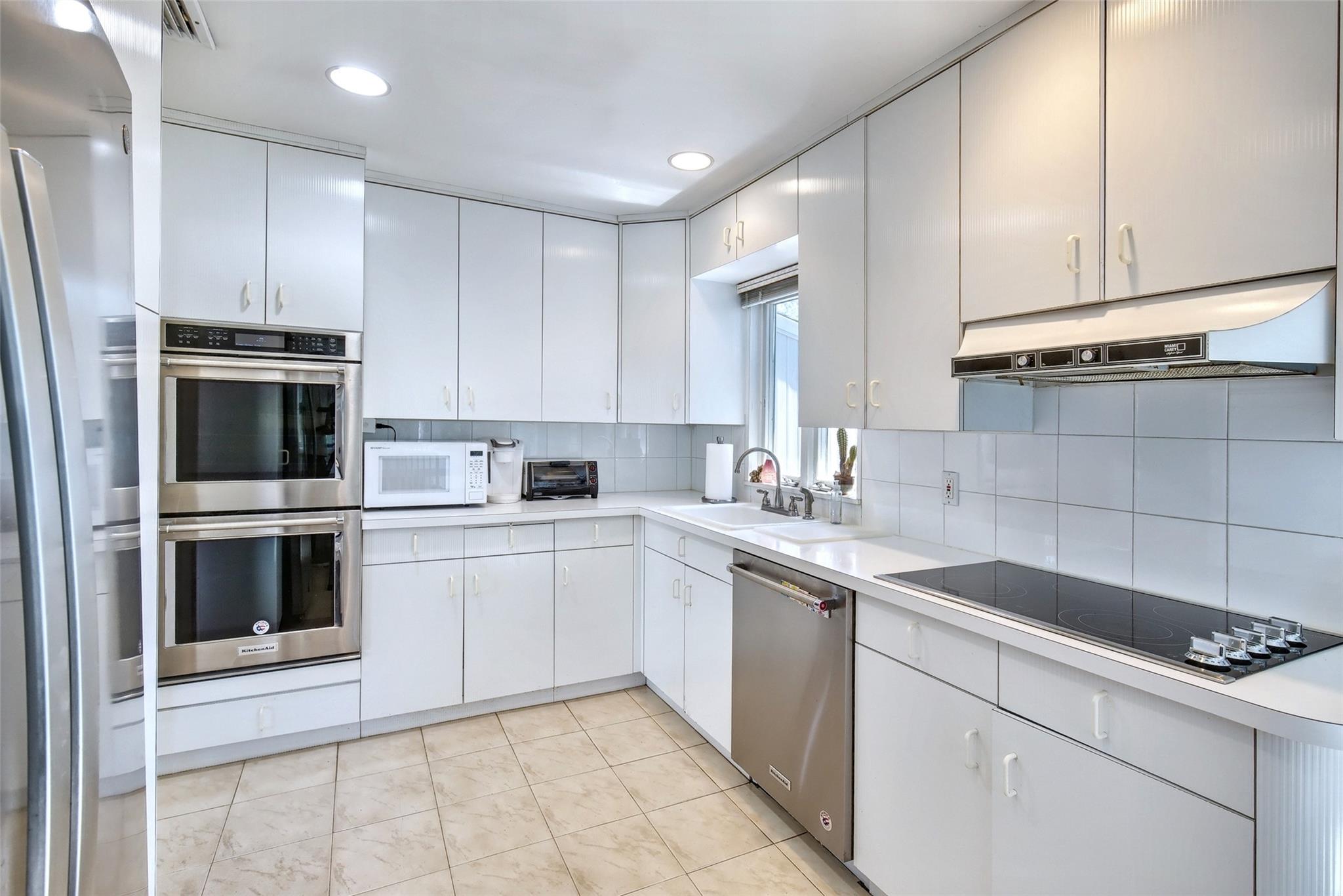 2170 Clover Court, East Meadow, New York image 17