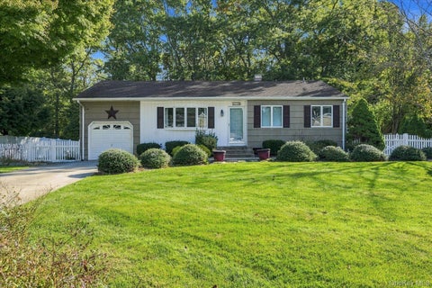 Photo of 33 Shenandoah Boulevard, Port Jefferson, NY 11776 (MLS # 1061093)