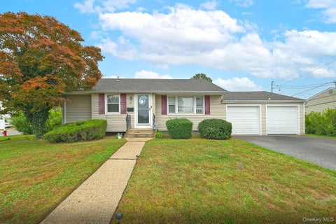 Photo of 31 Cherry Lane, Hicksville, NY 11801 (MLS # 1063085)