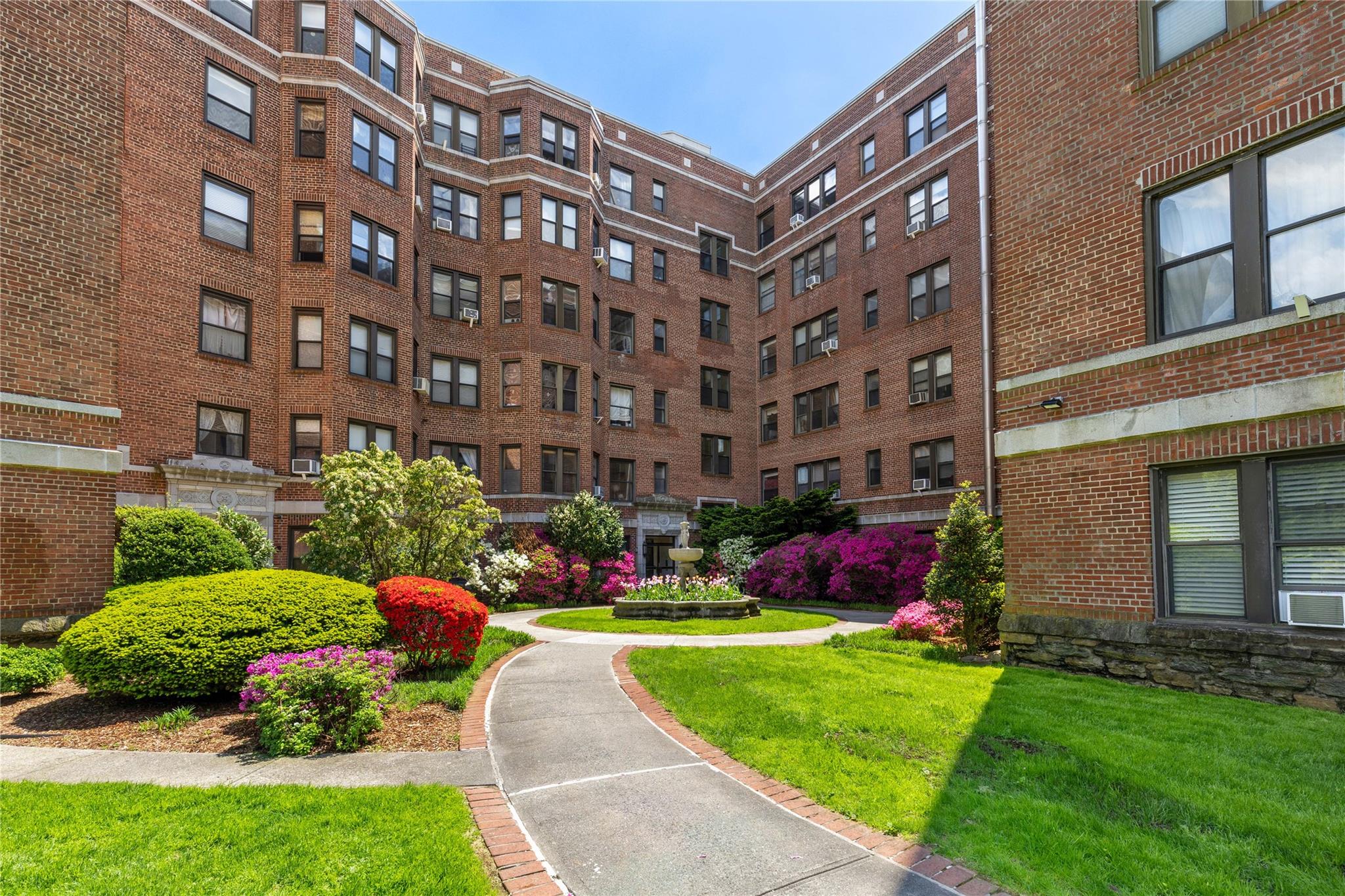 11 Alden Road #4D, Larchmont, New York image 2