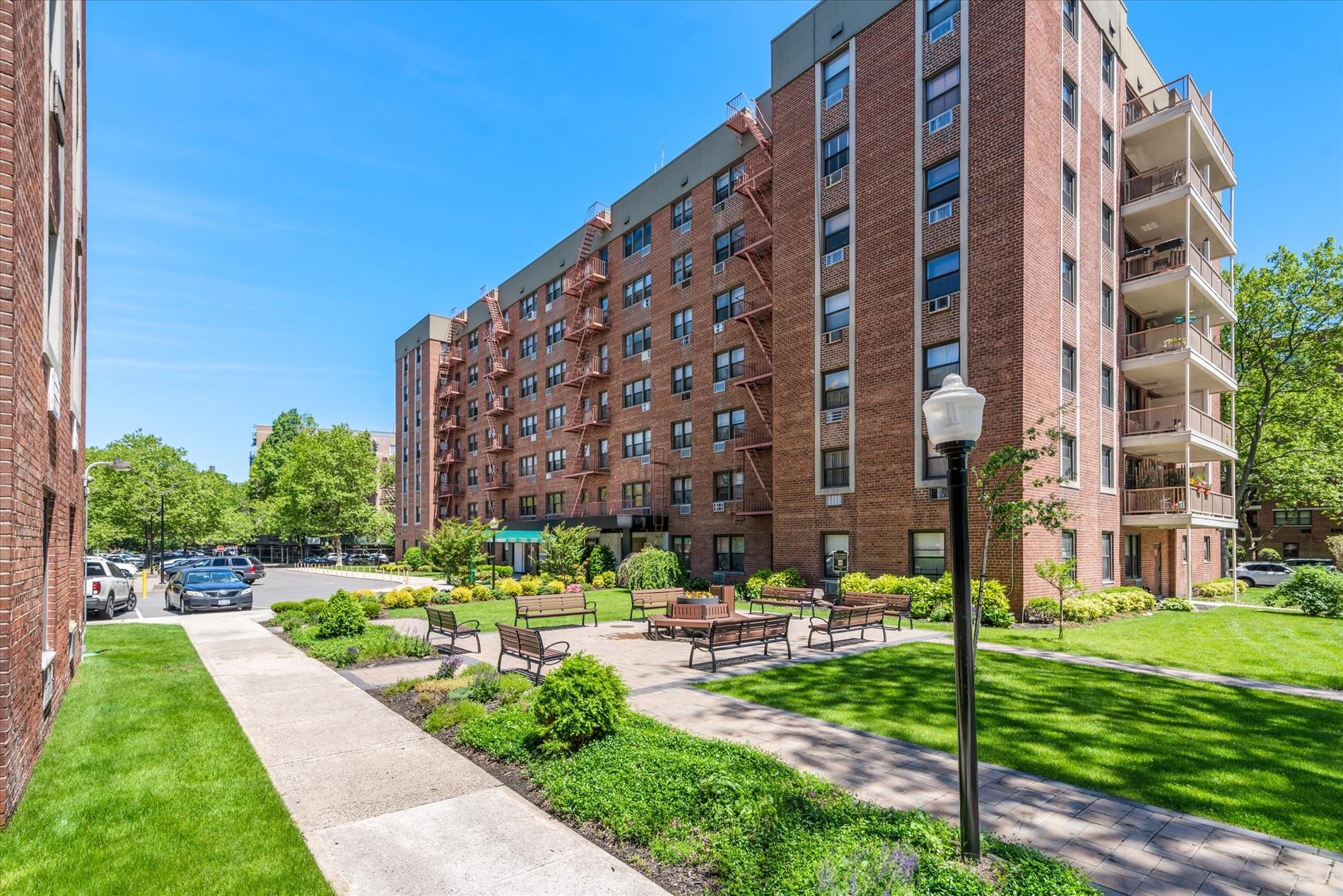 84-40 153 Avenue #4F, Howard Beach, New York image 2