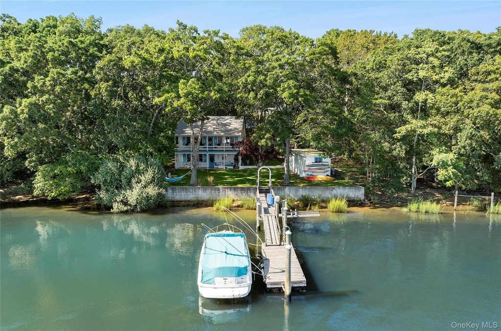 Photo of 210 Redwood Road, Sag Harbor, NY 11963 (MLS # 957128)