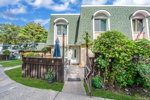 Photo of 862 Birchwood Road, Medford, NY 11763 (MLS # 923634)