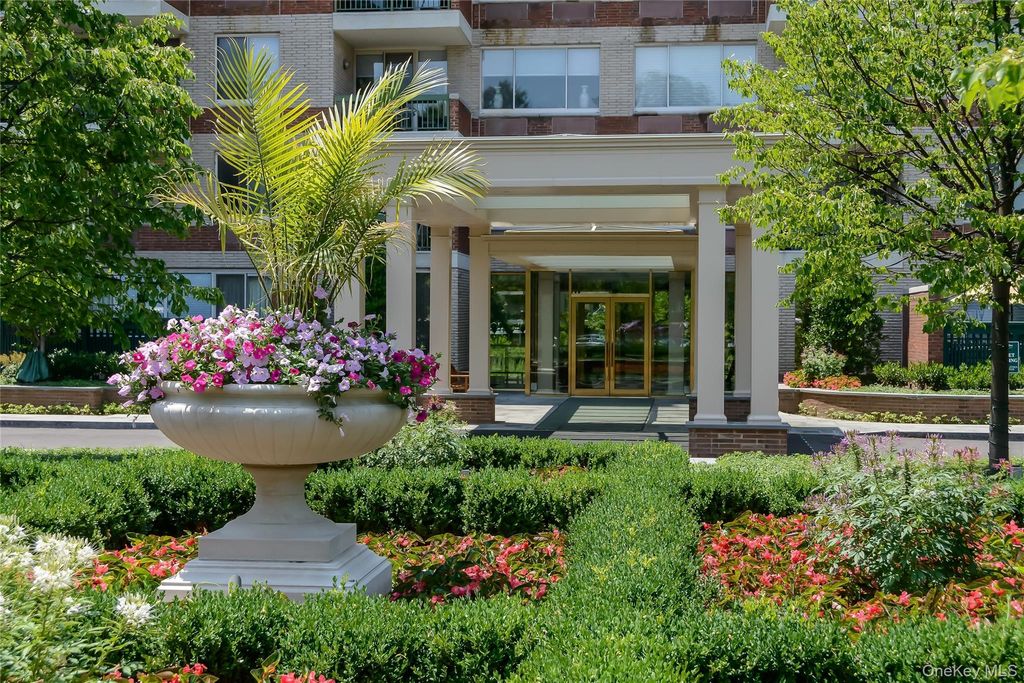 Photo of 100 Hilton Avenue #304, Garden City, NY 11530 (MLS # 1004558)