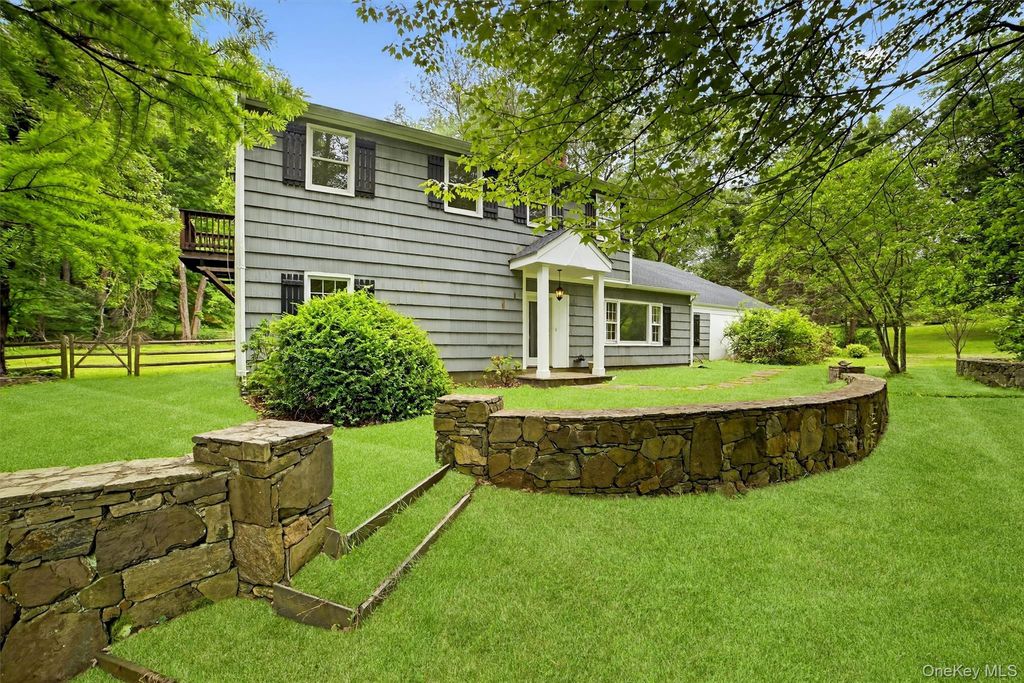 Photo of 10 North Lane, Chappaqua, NY 10514 (MLS # 1000620)