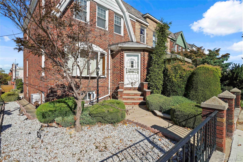 Photo of 1851 Suydam Street, Ridgewood, NY 11385 (MLS # 1066261)