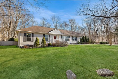 17 Bay View Road W North Haven NY 11968