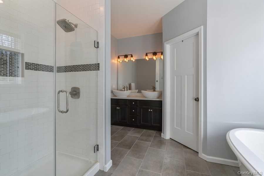 Milton, New York 12547, United States, 3 Bedrooms Bedrooms, ,2 BathroomsBathrooms,Residential,Active,237042