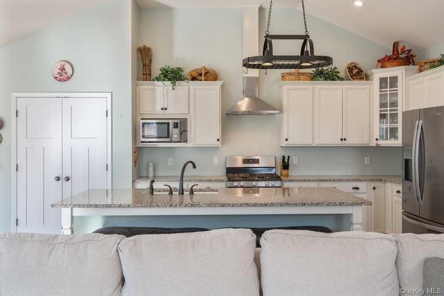 Milton, New York 12547, United States, 3 Bedrooms Bedrooms, ,2 BathroomsBathrooms,Residential,Active,237042