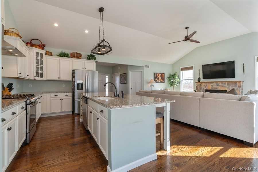 Milton, New York 12547, United States, 3 Bedrooms Bedrooms, ,2 BathroomsBathrooms,Residential,Active,237042