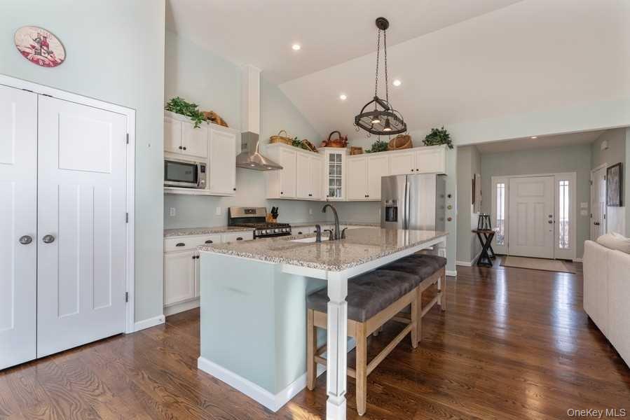 Milton, New York 12547, United States, 3 Bedrooms Bedrooms, ,2 BathroomsBathrooms,Residential,Active,237042