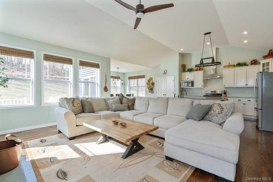 Milton, New York 12547, United States, 3 Bedrooms Bedrooms, ,2 BathroomsBathrooms,Residential,Active,237042