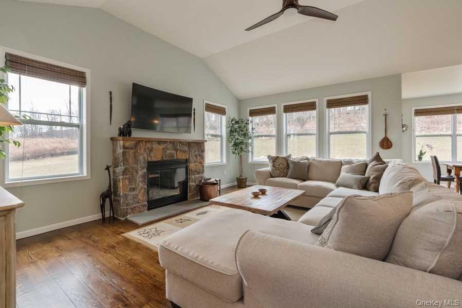 Milton, New York 12547, United States, 3 Bedrooms Bedrooms, ,2 BathroomsBathrooms,Residential,Active,237042