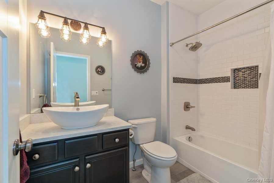 Milton, New York 12547, United States, 3 Bedrooms Bedrooms, ,2 BathroomsBathrooms,Residential,Active,237042