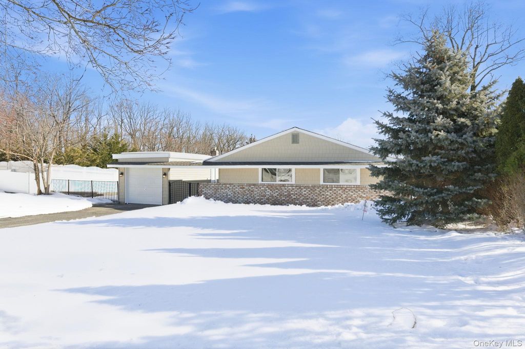 Photo of 5 Bowman Lane, Kings Park, NY 11754 (MLS # 961548)