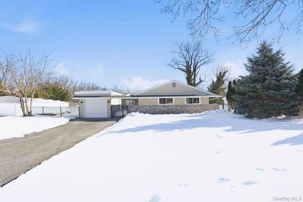 Photo of 5 Bowman Lane, Kings Park, NY 11754 (MLS # 961548)