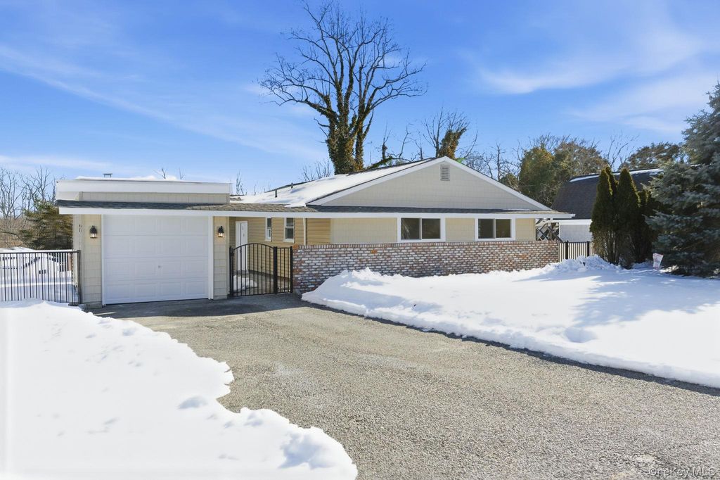 Photo of 5 Bowman Lane, Kings Park, NY 11754 (MLS # 961548)