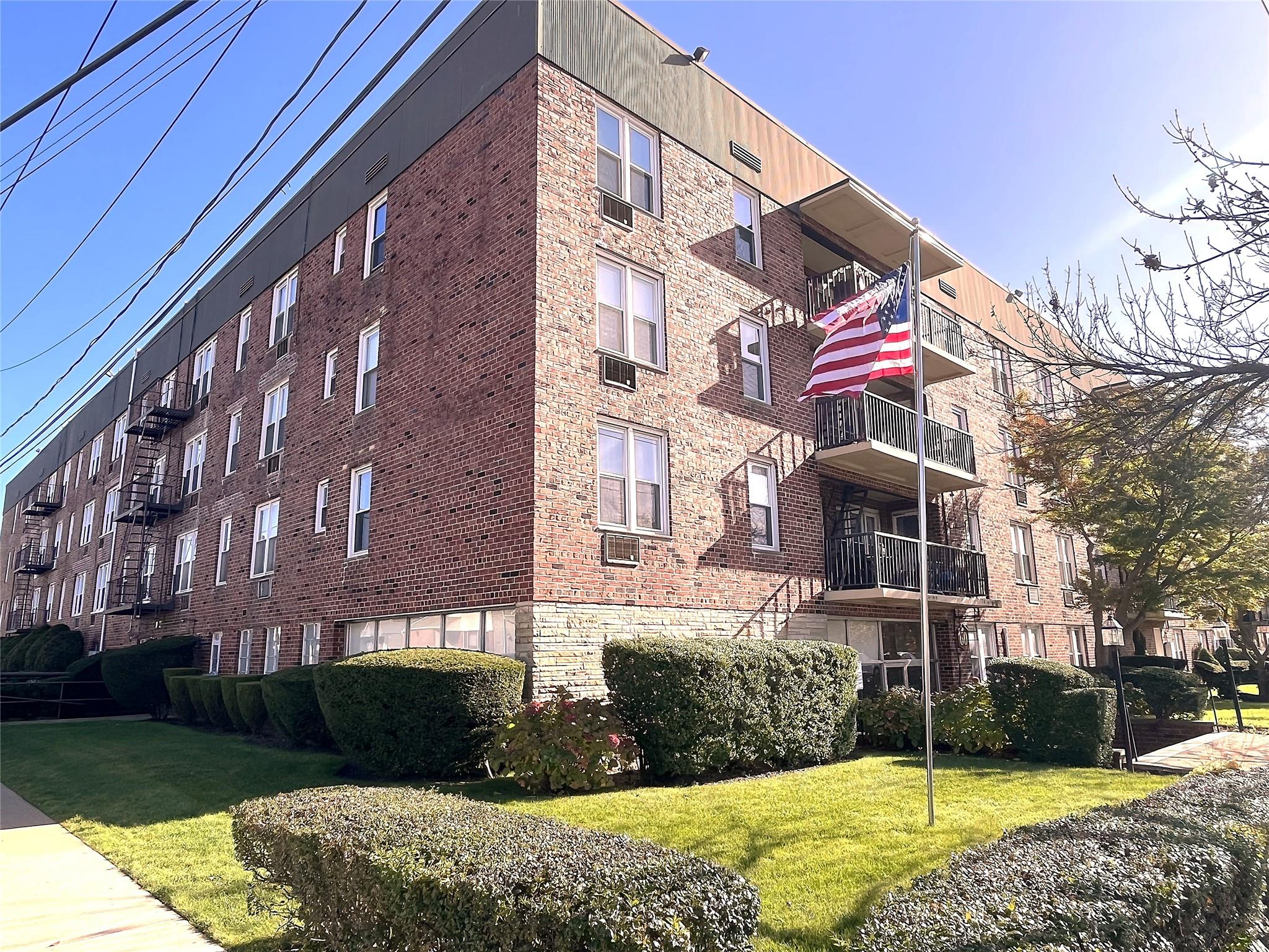 60 Hempstead Ave Ave #3M, Lynbrook, New York image 1