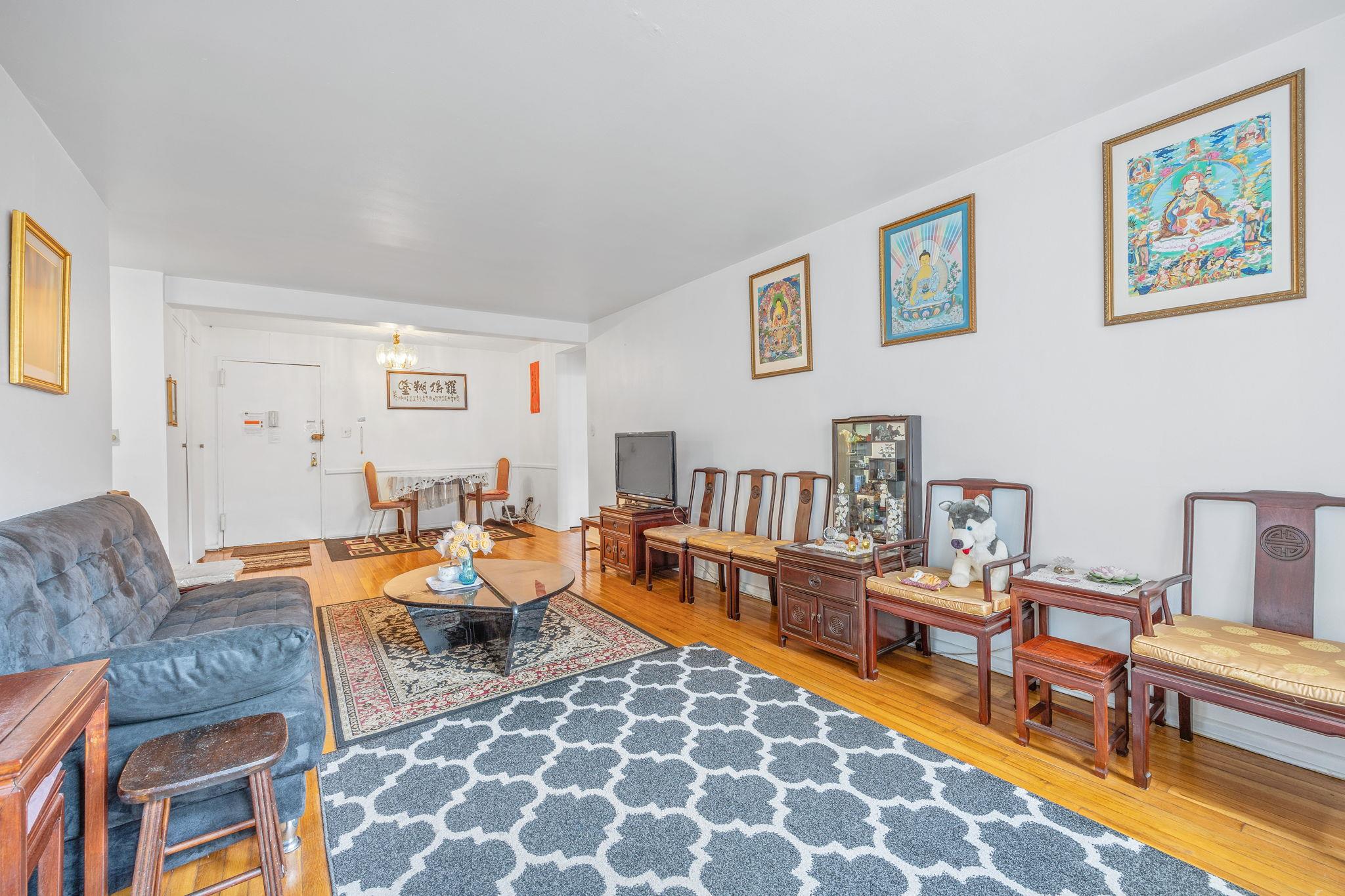 142-05 Roosevelt Ave 627