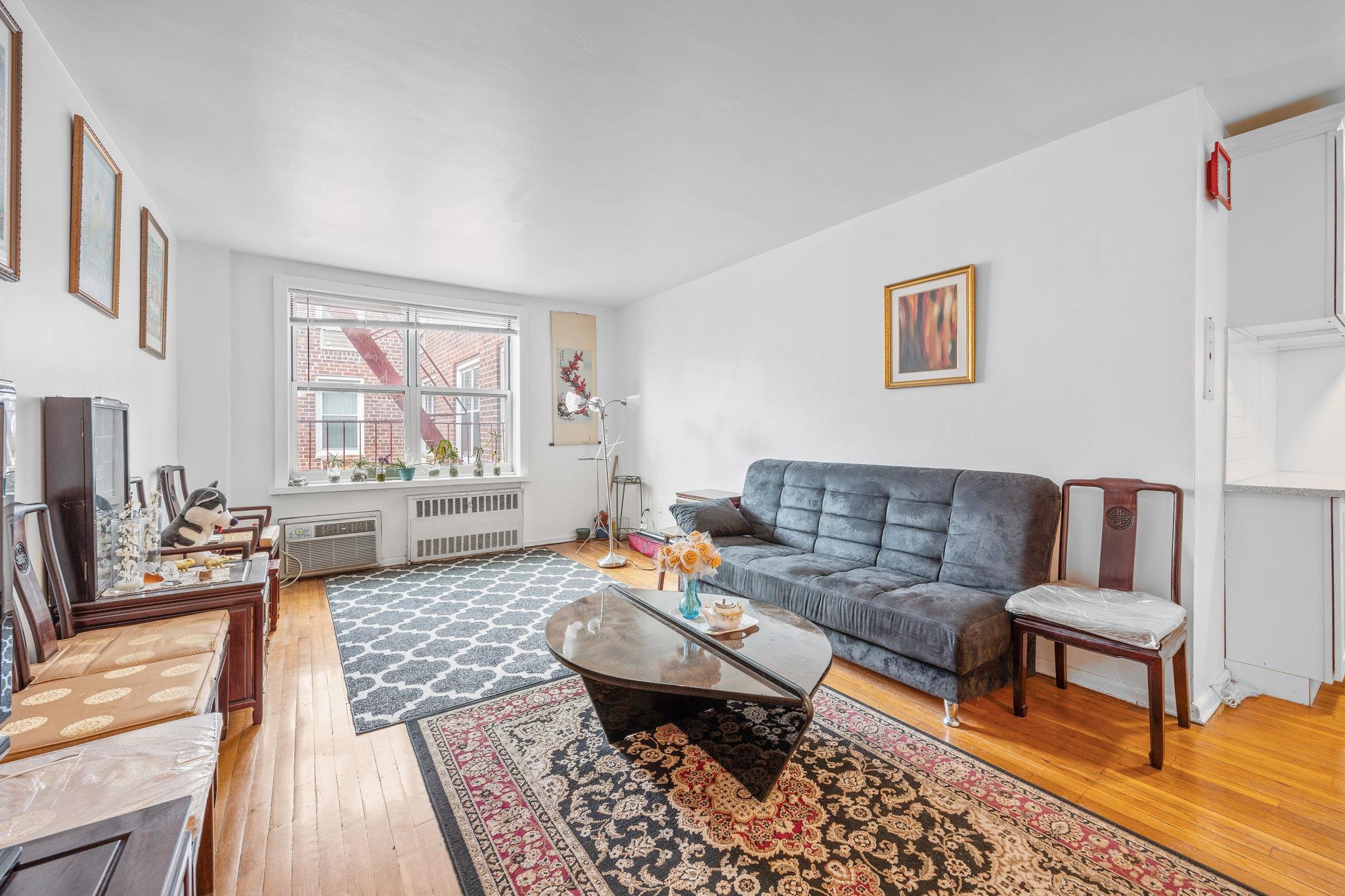 142-05 Roosevelt Ave 627