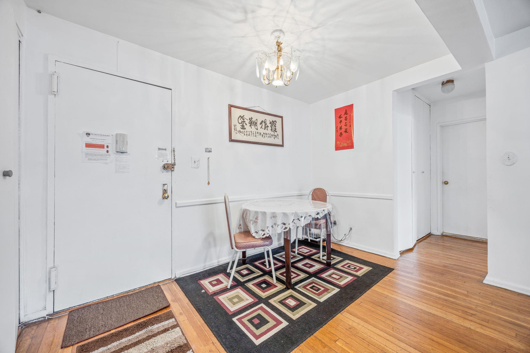 142-05 Roosevelt Ave 627