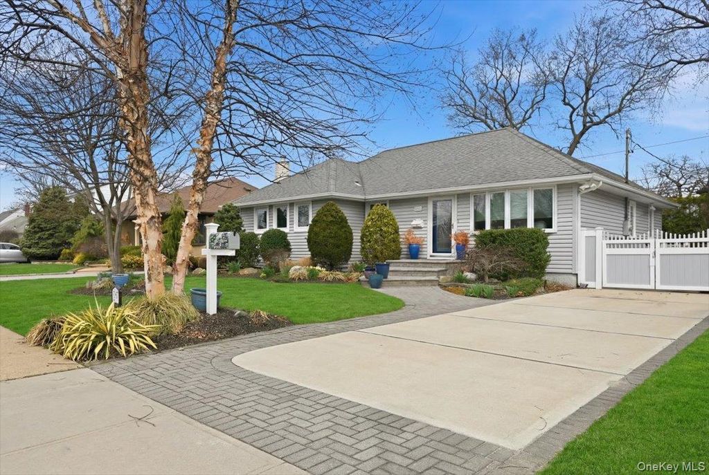 Photo of 2953 Kinloch Road, Wantagh, NY 11793 (MLS # 979065)