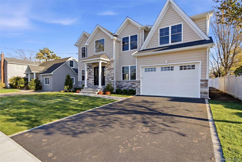 Photo of 32 Massapequa Avenue, Massapequa Park, NY 11762 (MLS # 893141)