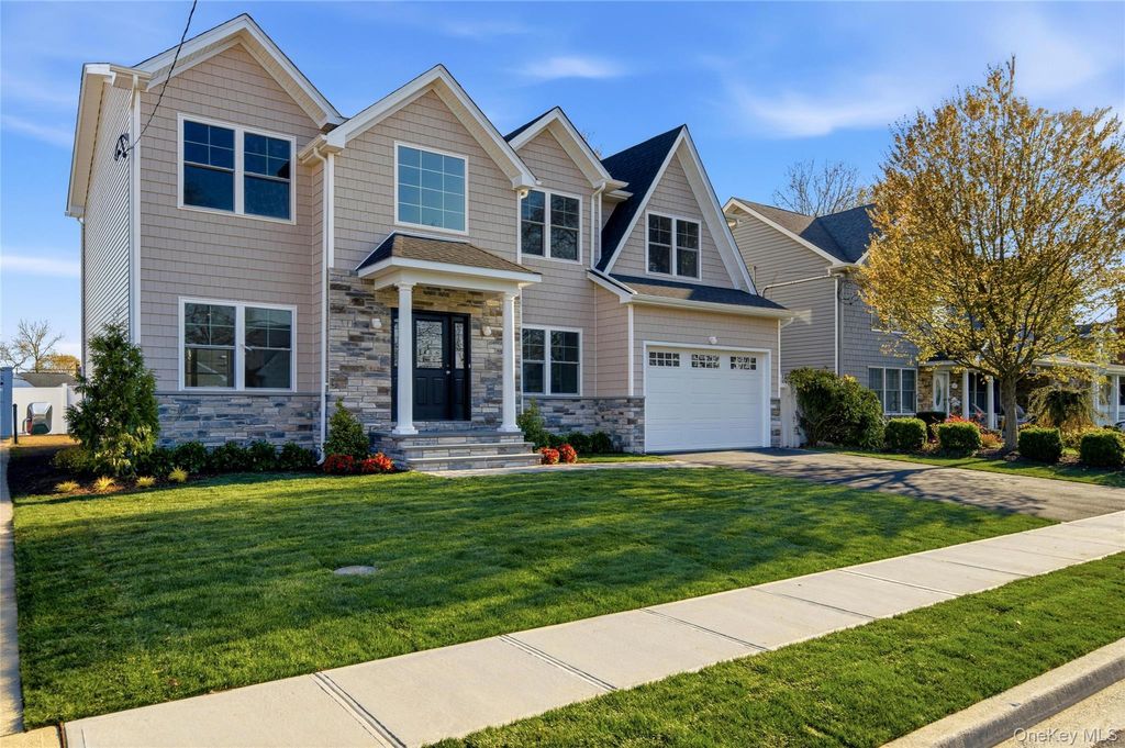 Photo of 32 Massapequa Avenue, Massapequa Park, NY 11762 (MLS # 893141)