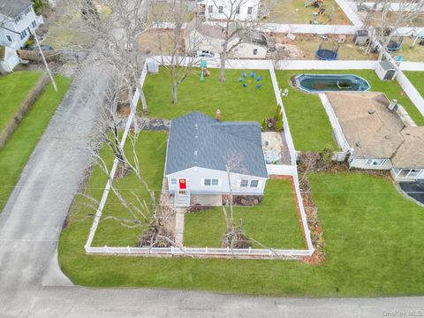 220 Woodycrest Drive Holtsville NY 11742