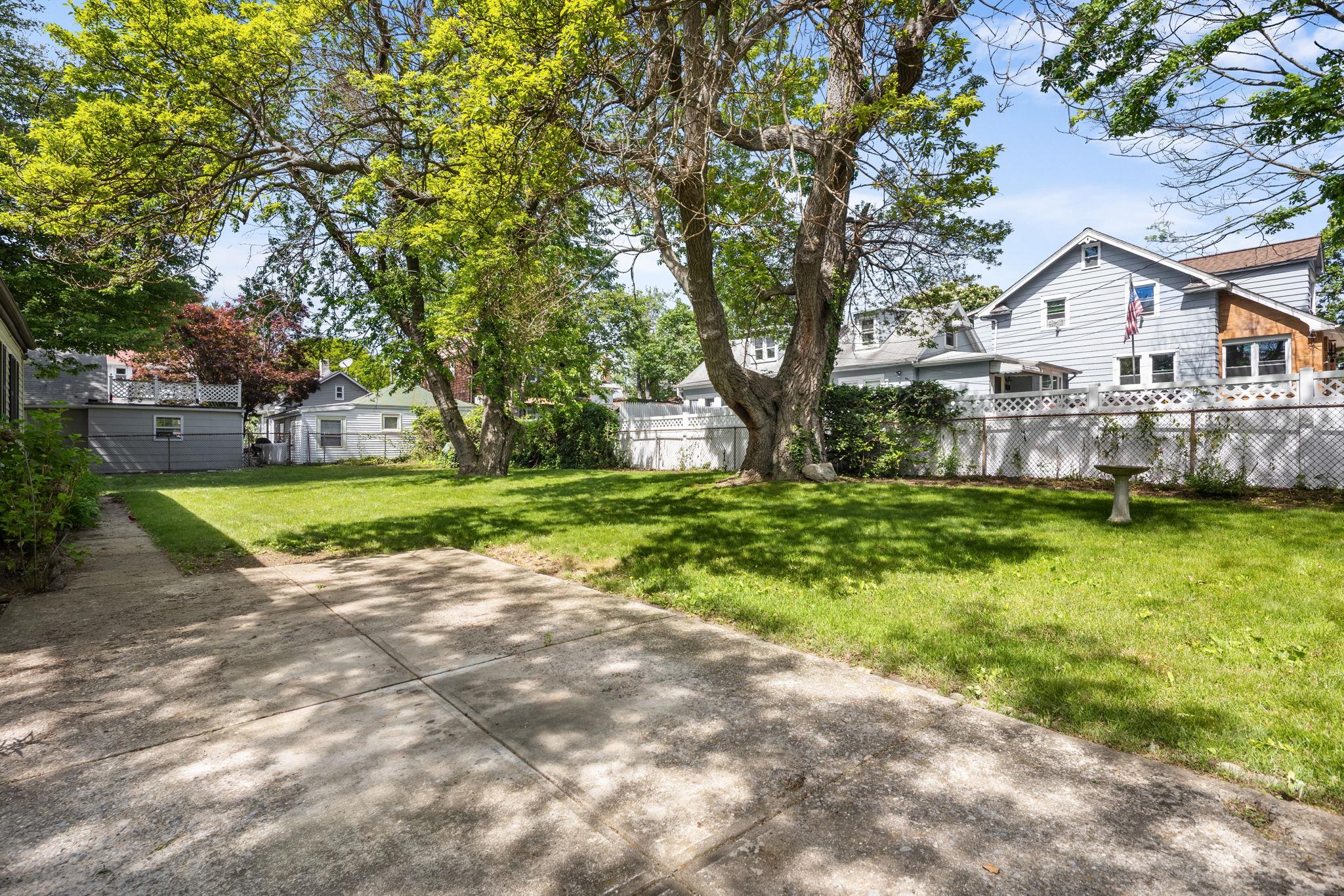 25 Bay Street, Bronx, New York image 24