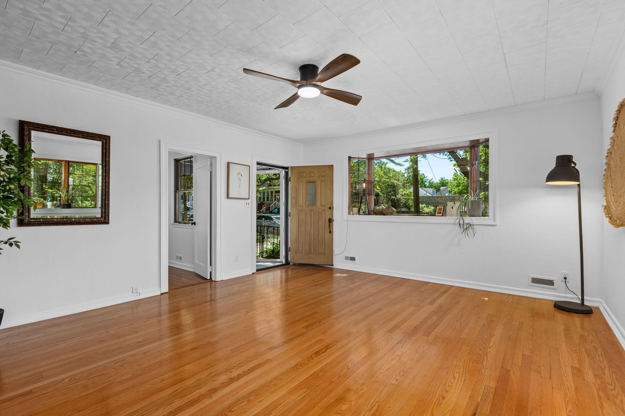 25 Bay Street, Bronx, New York image 8