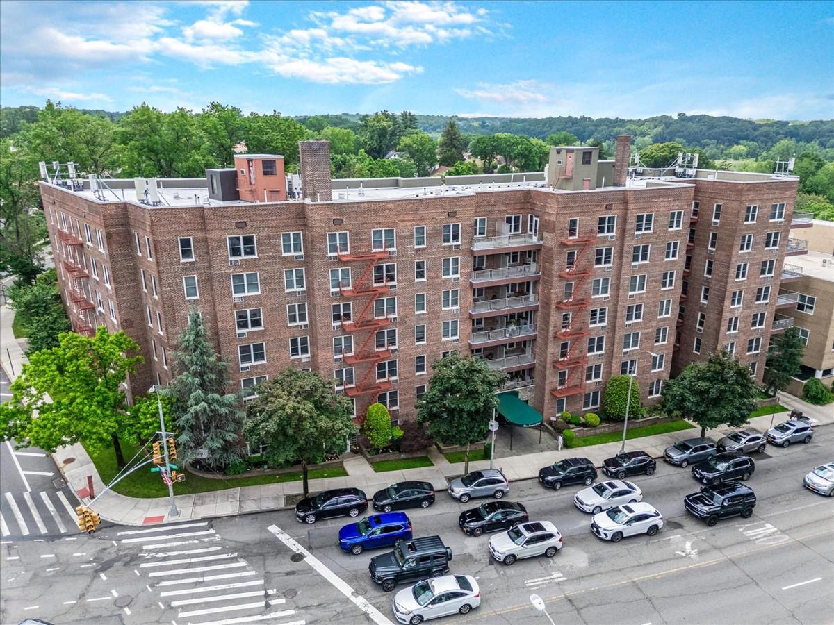 Northern Boulevard 6J, Little Neck, Queens, NY - 1 Bedrooms  
1 Bathrooms  
3 Rooms - 