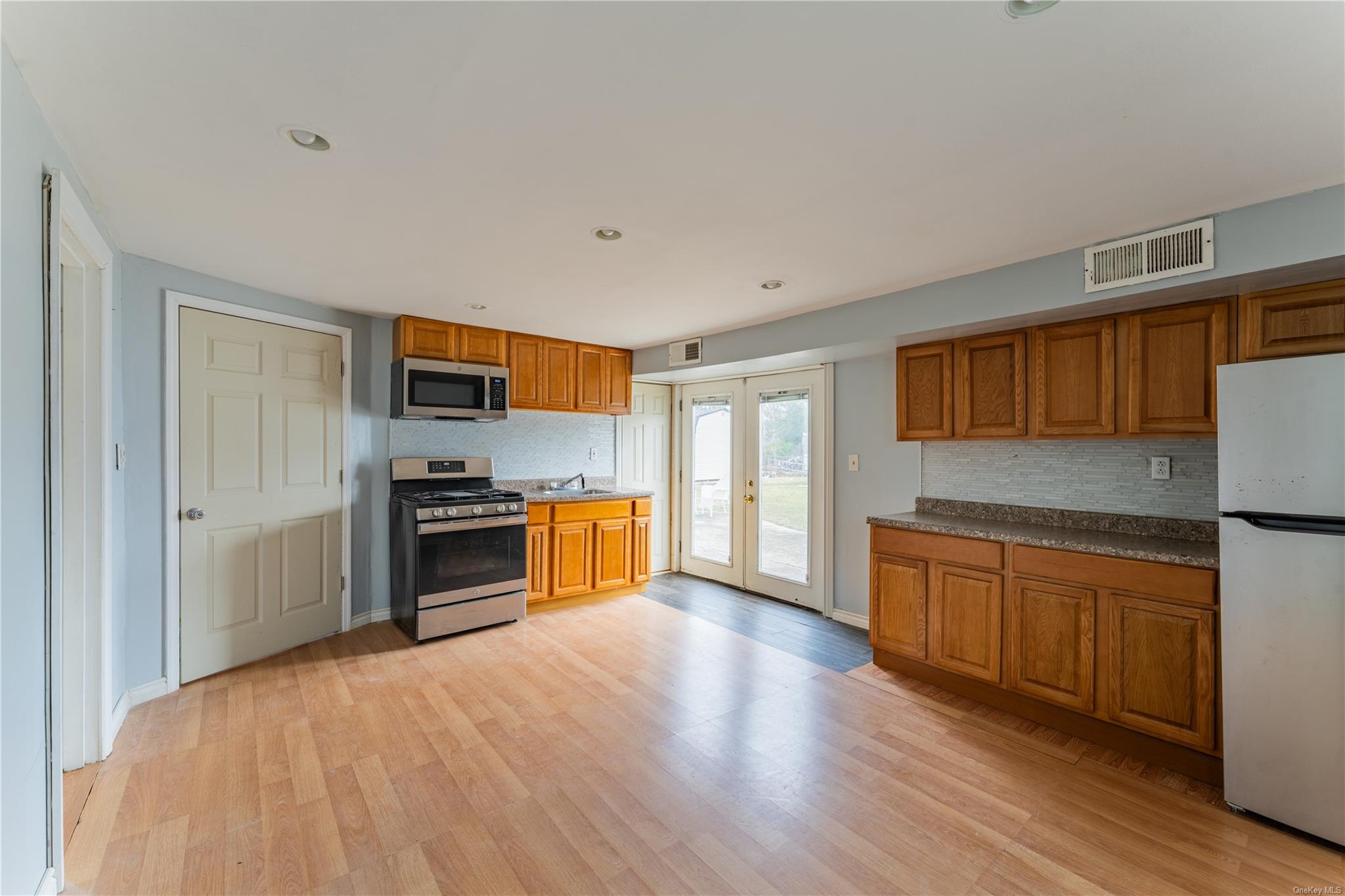 807 Iris Pl Pl, West Hempstead, New York image 16