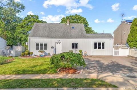 23 Vista Lane Levittown NY 11756