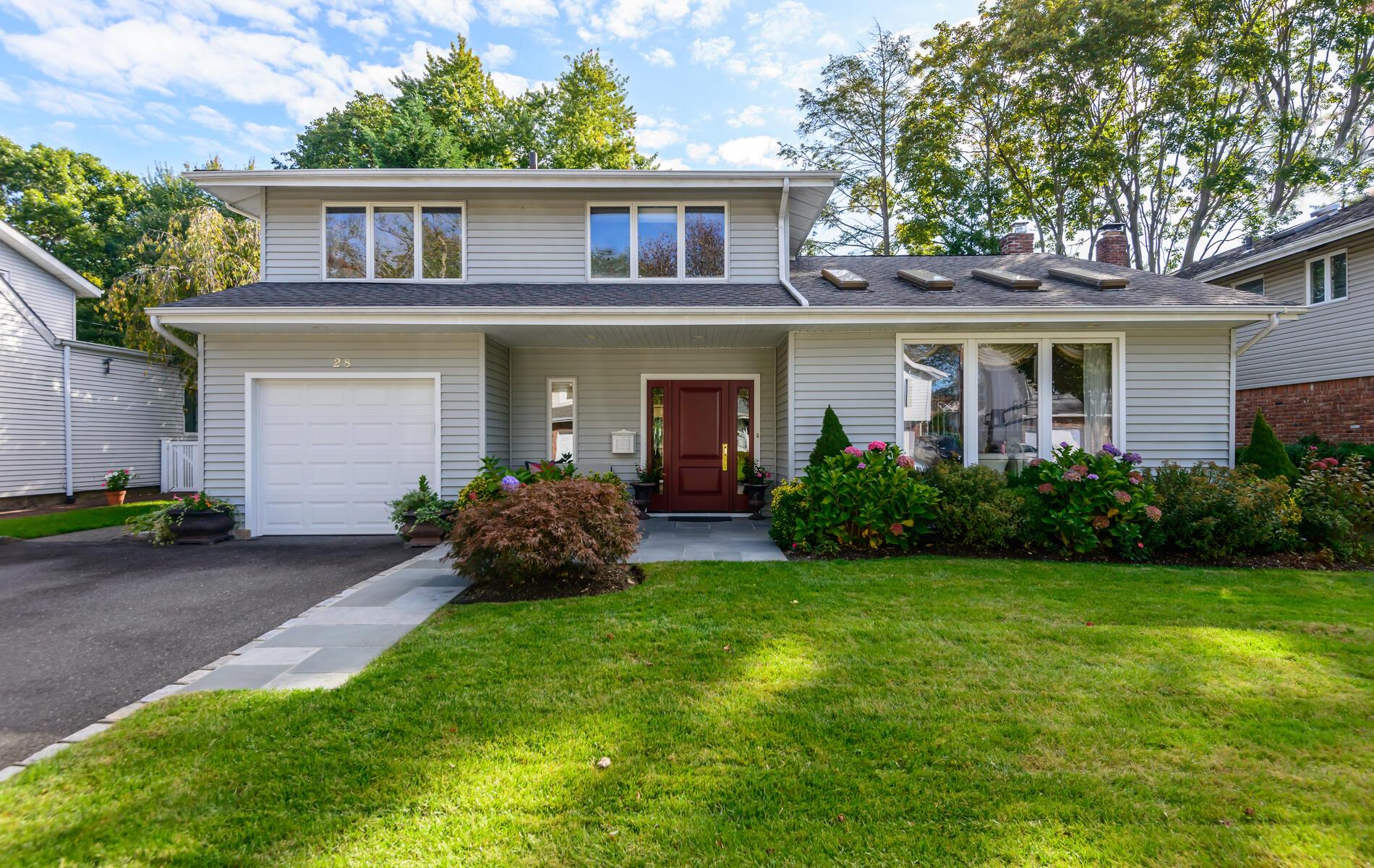 28 Driftwood Drive, Port Washington, New York image 1