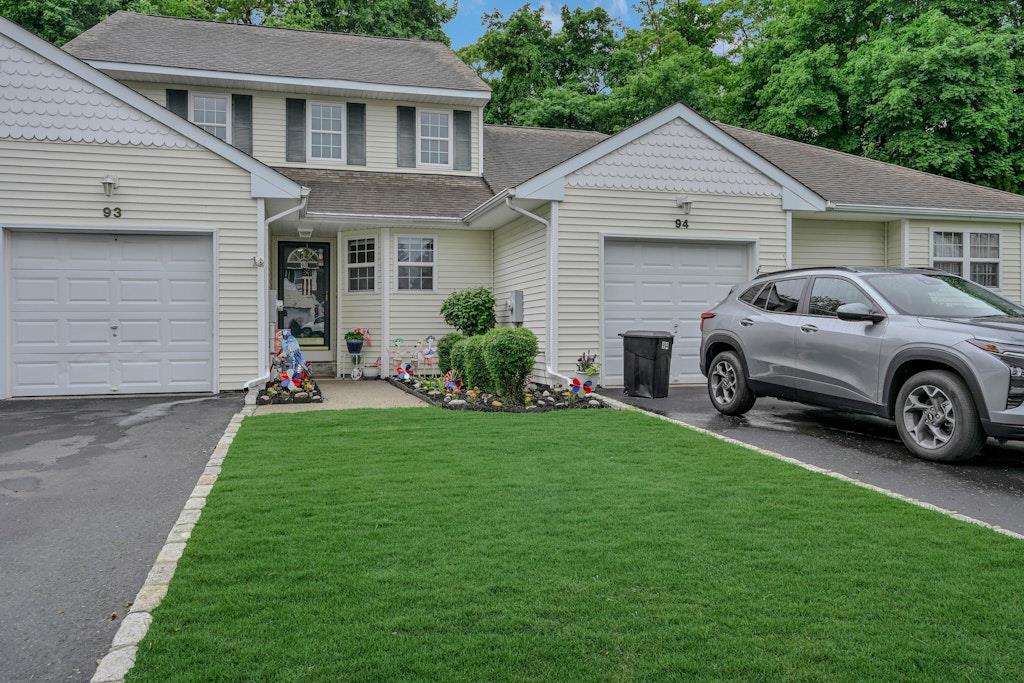 93 Mulberry Commons, Riverhead, New York image 2