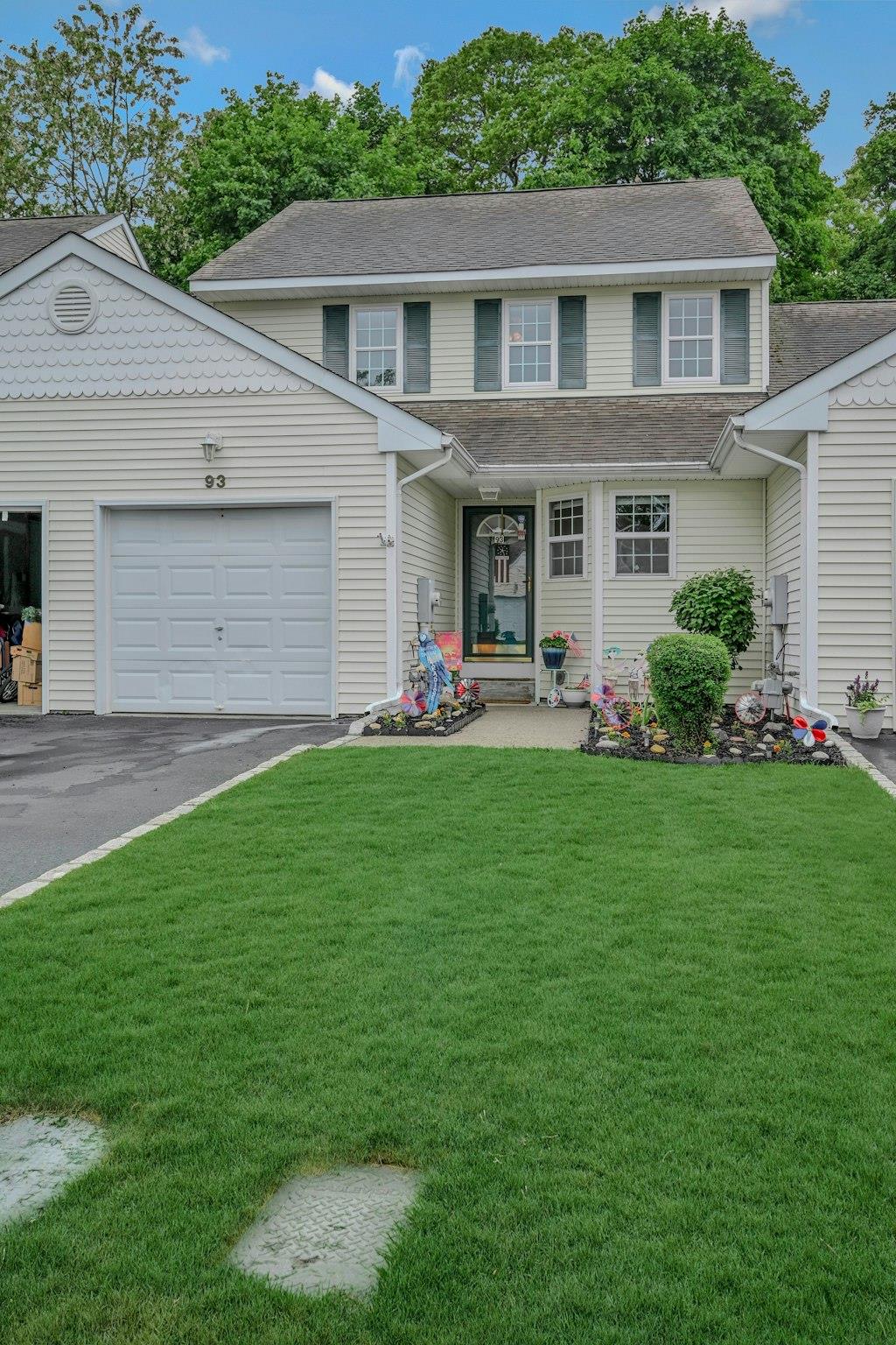 Property for Sale at Mulberry Commons, Riverhead, Hamptons, NY - Bedrooms: 2 
Bathrooms: 2  - $455,000