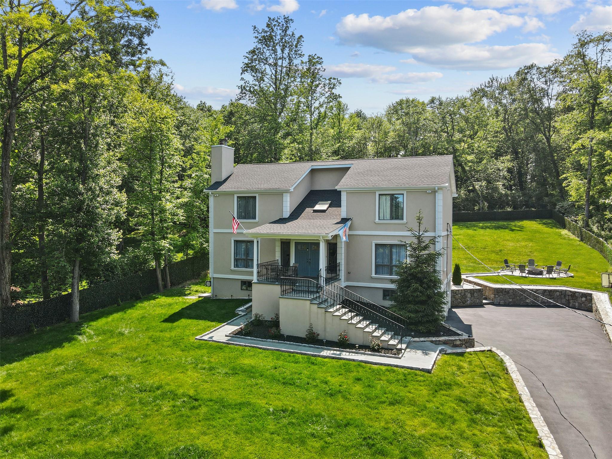 Property for Sale at Dunning Drive, Yorktown Heights, New York - Bedrooms: 3 
Bathrooms: 4 
Rooms: 10  - $1,400,000