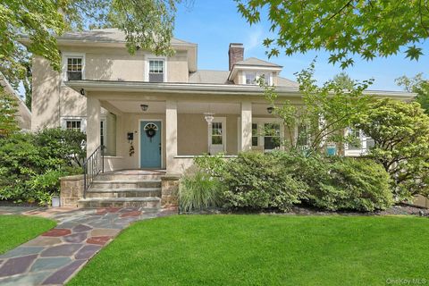 Photo of 125 Sun Haven Drive, New Rochelle, NY 10801 (MLS # 920667)