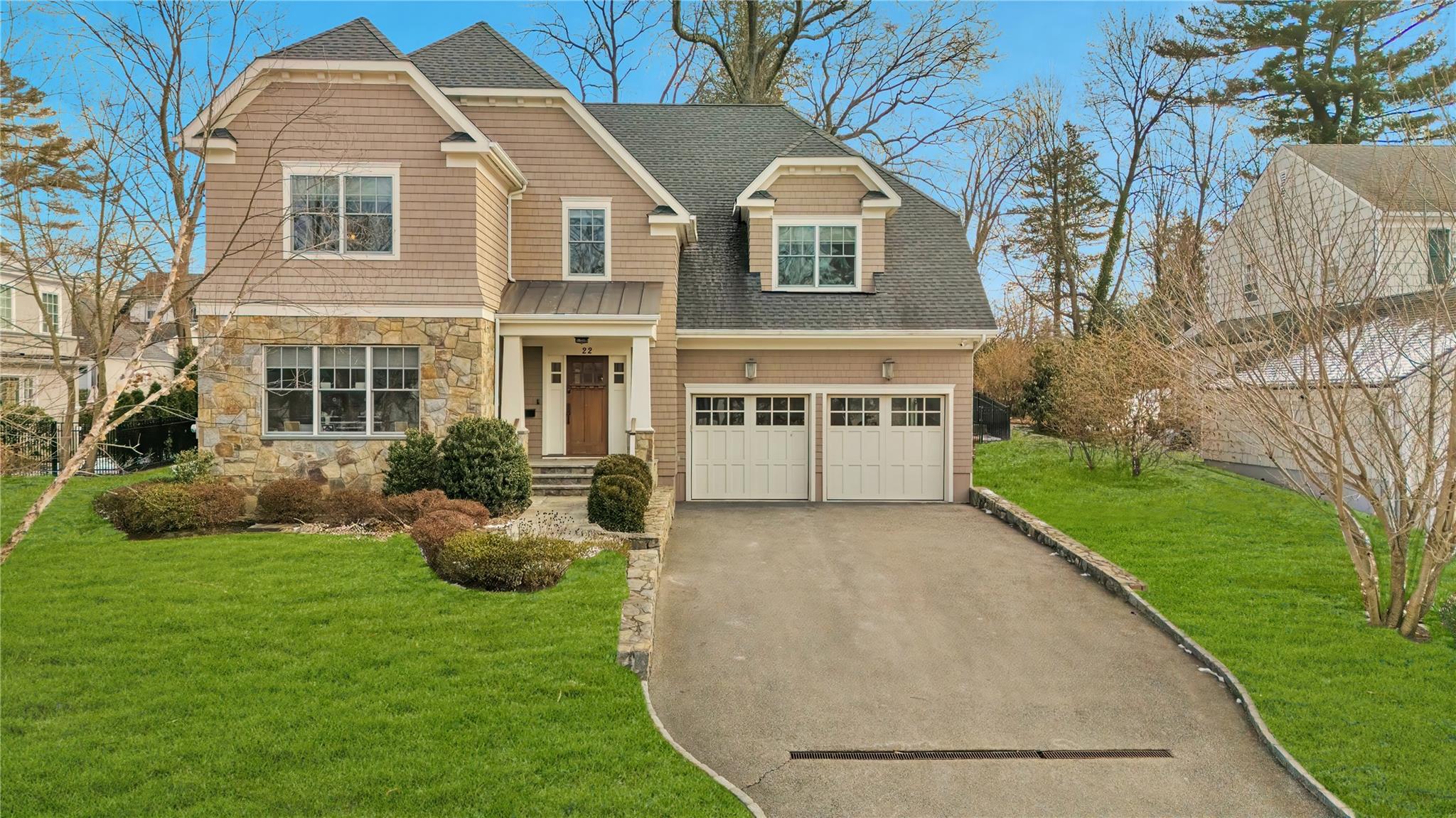 Montrose Road, Scarsdale, New York - 5 Bedrooms  
5 Bathrooms - 