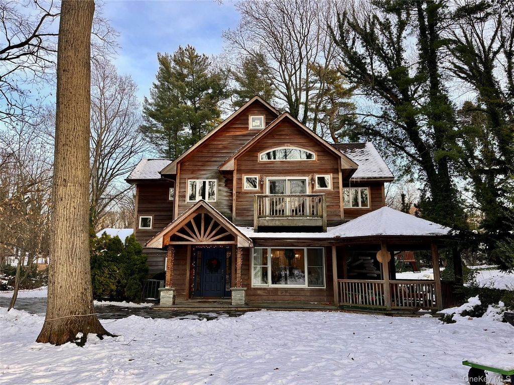 Photo of 85 Cove Road, Oyster Bay Cove, NY 11771 (MLS # 948517)