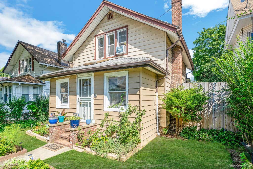 Photo of 173 E Seaman Avenue, Freeport, NY 11520 (MLS # 1022910)