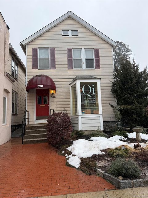 Photo of 596 Warburton Avenue #2, Hastings-on-Hudson, NY 10706 (MLS # 968472)