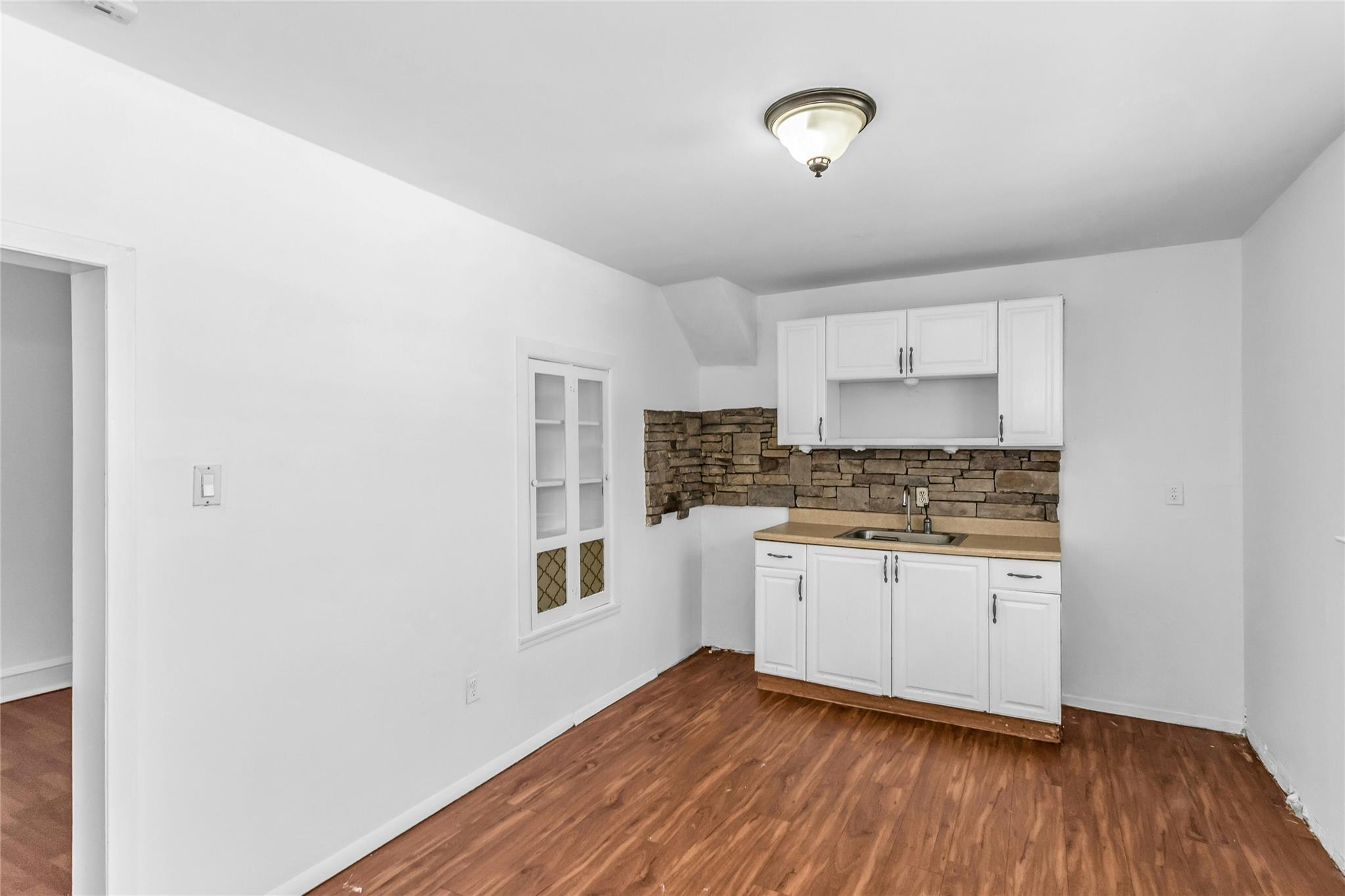207 Belmont Avenue, Westbury, New York image 20